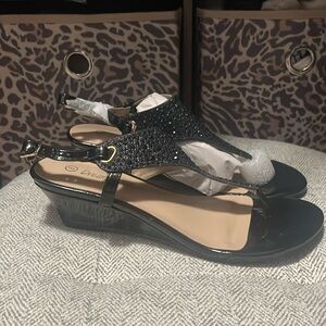 Dream Pairs Wedge Sandals. Black Glitter